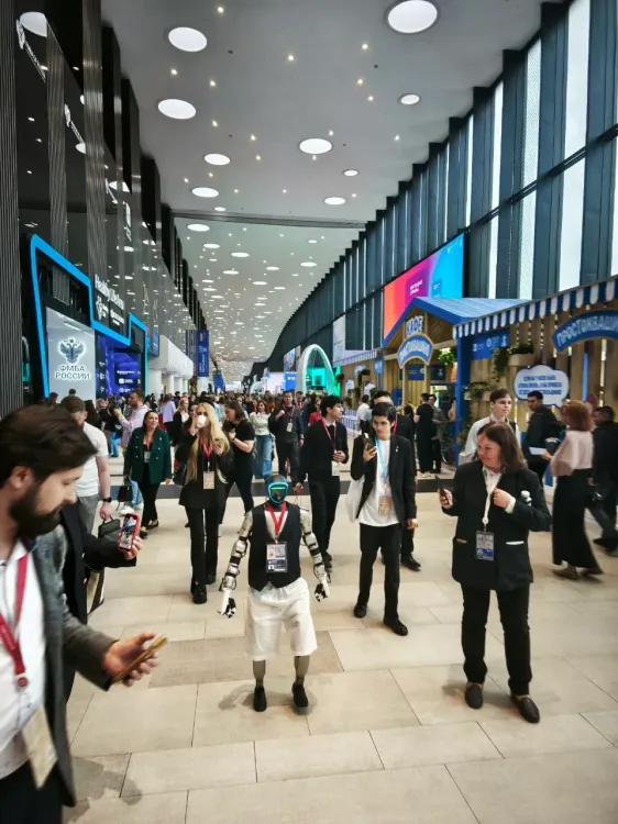 A robot dancing the Lezginka to close out Day 3 of SPIEF-2025.